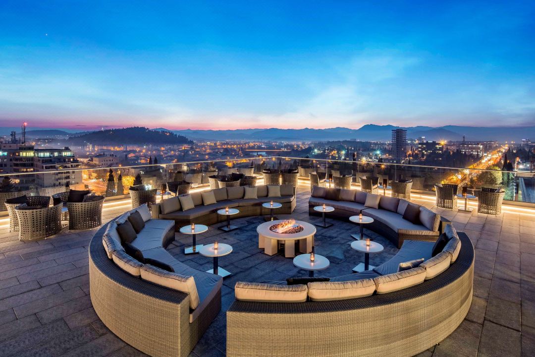 希尔顿波德戈里察黑山酒店：烟味中的独特城市印记缩略图